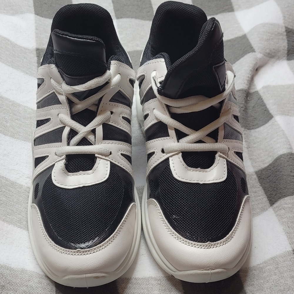 Wanted new with a little scratches size 7 black and white color